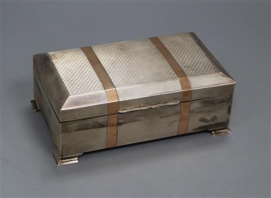 A George V engine turned silver and gold banded cigarette box, Colen Hewer Cheshire, Chester, 1922, 17.5cm.